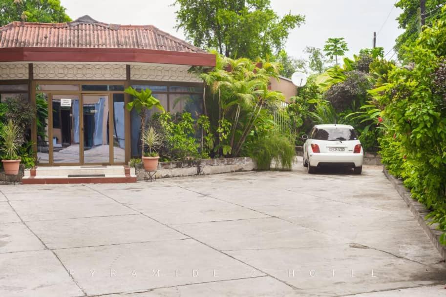 Pyramide II Hotel Kinshasa Exterior foto